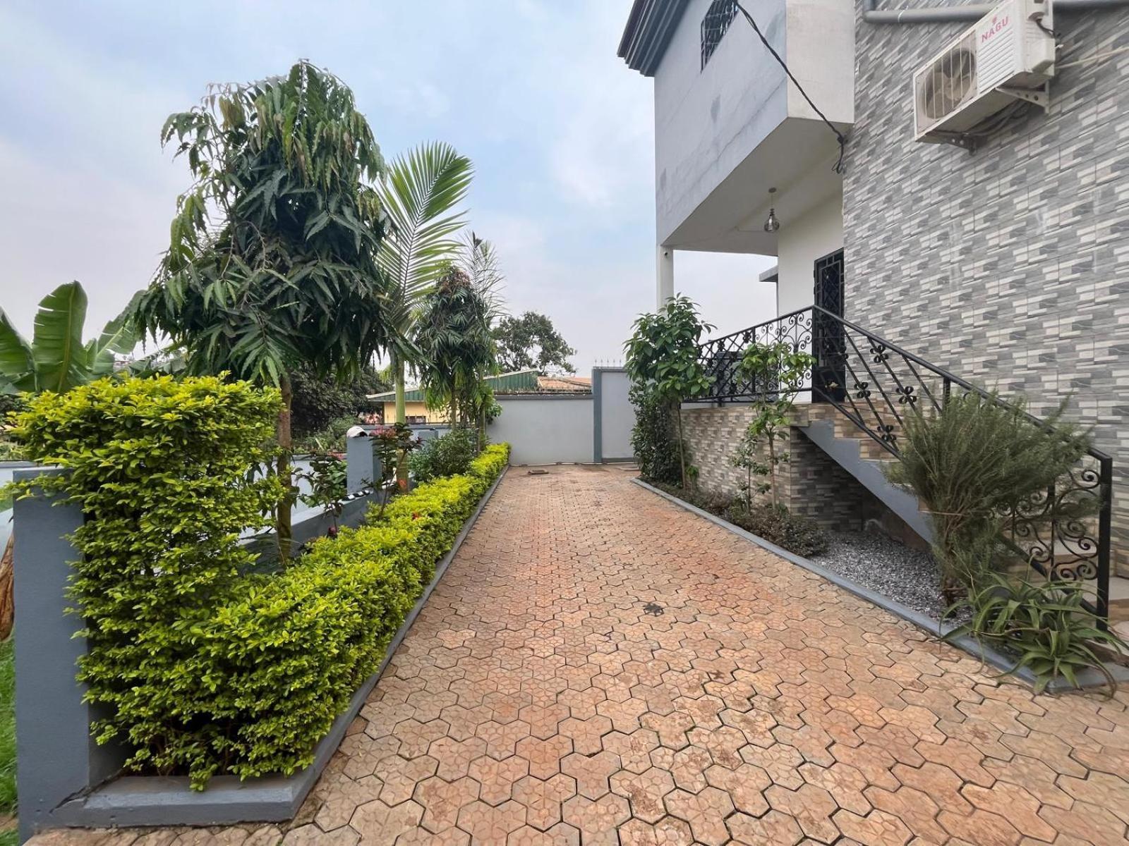 Afan Yaounde Lodge Exterior photo